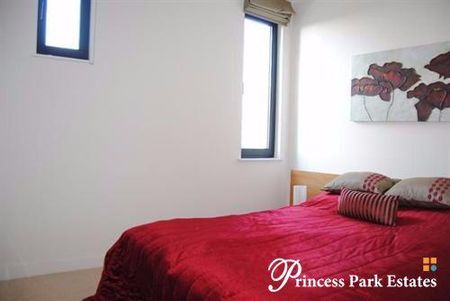 3 bedroom flat to rent - Photo 2