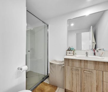 Charming Coastal Apartment - Photo 6