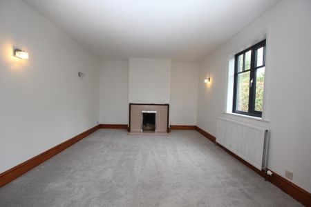 4 bedroom detached house to rent - Photo 2