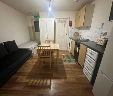 Studio Flat, Middleham Road, N18 - Photo 5