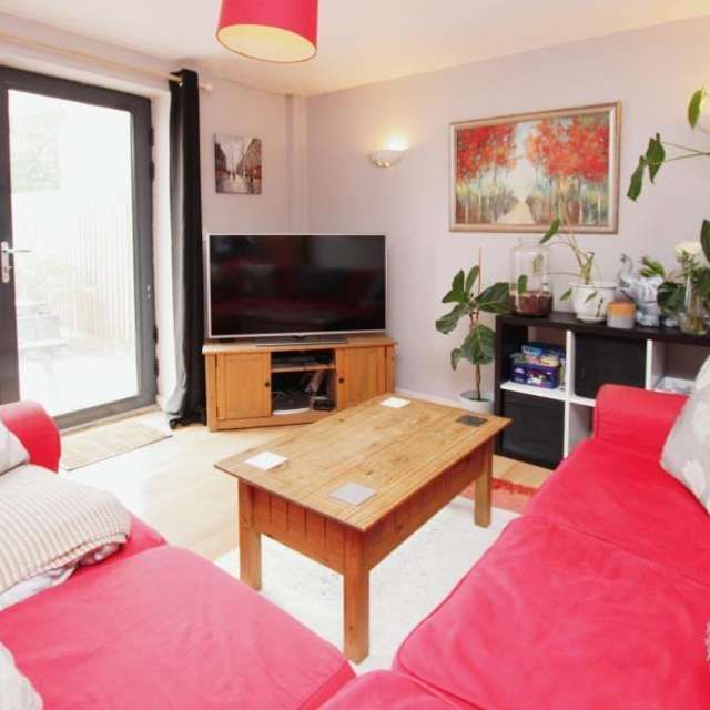 3 bedroom flat to rent - Photo 1