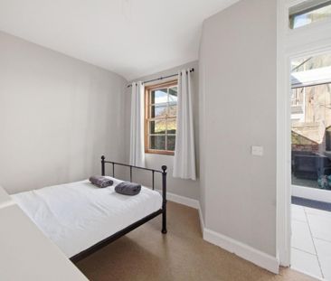 3 bedroom flat to rent - Photo 5