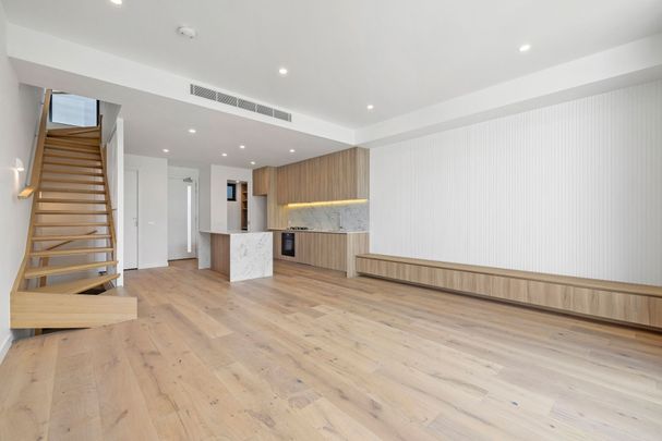 Luxury 3-Storey Townhouse in the Heart of McKinnon Secondary College Zone - Photo 1