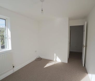 2 bedroom semi-detached house to rent - Photo 5