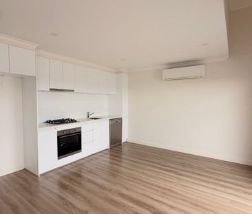 Modern & Convenient Home in Deer Park - Photo 4
