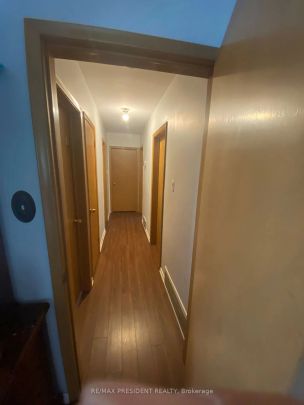 Detached Home For Lease | W9038936 - Photo 1