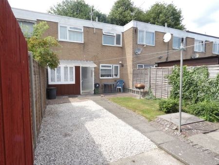 Caswell Close, Farnborough, Hampshire, GU14 - Photo 4