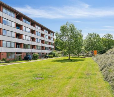 Stor lejlighed med altan og udsigt til grønne arealer - Photo 4