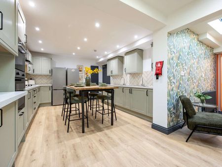 Crowell Road Room 6 - Photo 3