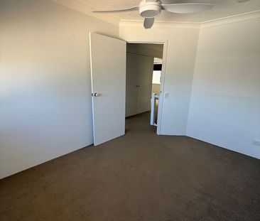 Freshly repainted, Spacious & Comfortable - Walk to Harbourtown - Photo 5