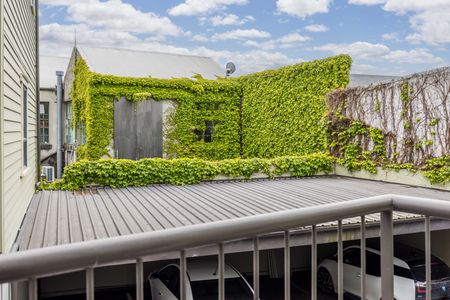 City Fringe Townhouse - Photo 2