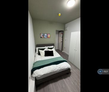 1 bedroom in a flat share to rent - Photo 4