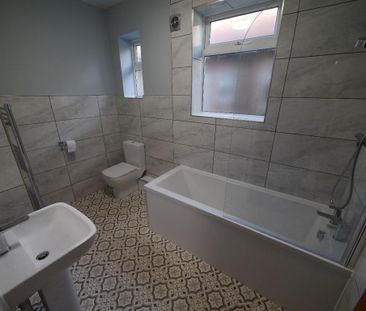 4 bedroom semi-detached house to rent - Photo 4