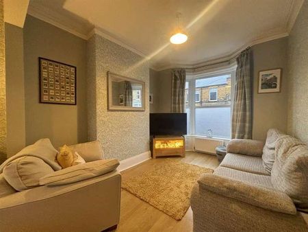 Highfield, Scarborough, YO12 - Photo 3