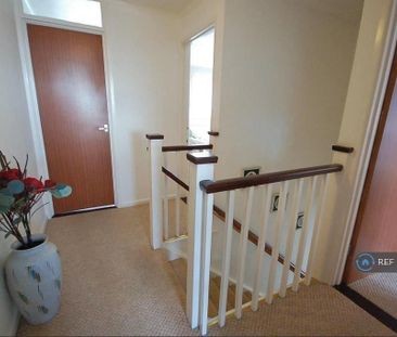 3 bedroom semi-detached house to rent - Photo 4