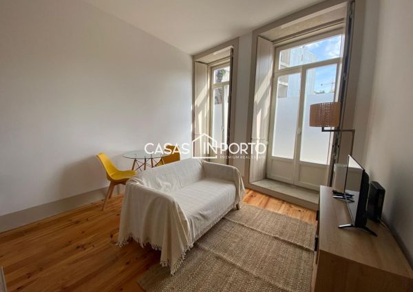 Apartamento T0+1 para arrendamento na Rua Santa Catarina, Porto