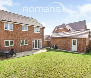 Sadler Crescent, Wokingham, RG40 - Photo 2