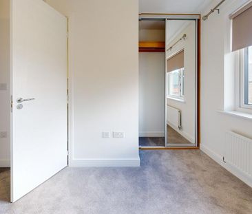 2 bedroom end of terrace house to rent - Photo 3