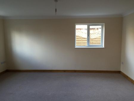 3 bedroom semi-detached house to rent - Photo 3