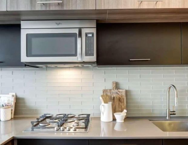 European Style 1+den with GAS STOVE and storage locker steps away from Queen West and Trinity Bellwoods park available Oct 1 — 413 - Photo 1