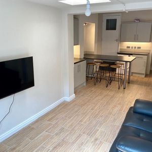 17 Hart Street, NG7 1SF, NOTTINGHAM - Photo 2