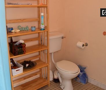 Light room in 4-bedroom apartment in Dublin - Photo 3