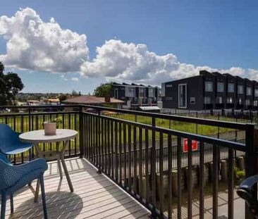 Sunny Townhouse - Photo 5