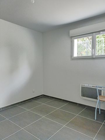 SUR BOLLENE T2 MEUBLE CLIM + TERRASSE + PARKING - Photo 2