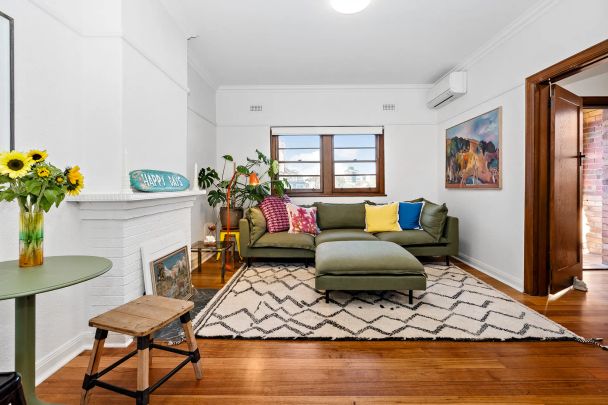 Updated Art Deco Apartment with Beach Views! - Photo 1