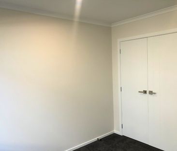 This is a beautifully presented modern, four bedroom home. - Photo 5