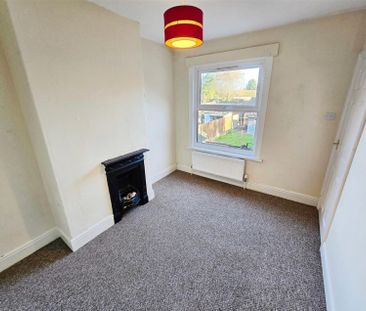 3 Bedroom House to Rent in Oswald Road, Rushden, Northants, NN10 - Photo 6