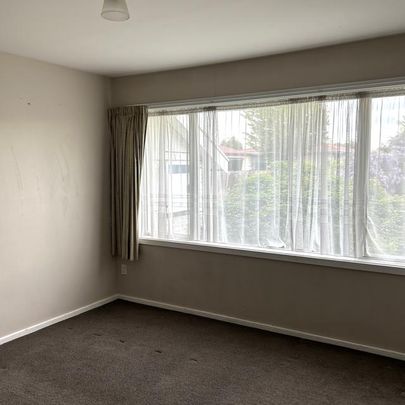 Three Bedroom Property - Photo 1