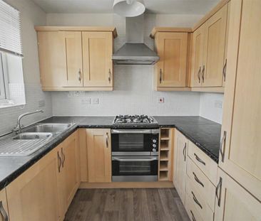 2 Bedroom Flat / Apartment to let - Photo 4