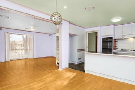 58 Songlark Crescent, Werribee VIC, Belconnen - Photo 2