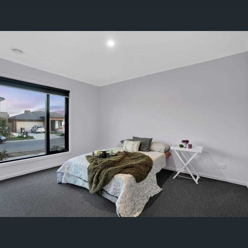 Modern Family Living in a Growing Community – 30 Margot Circuit, Kalkallo VIC 3064 - Photo 1