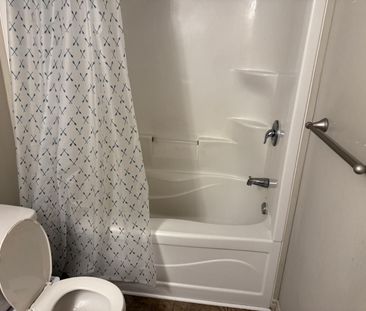 For Lease - 67 Kingsbury Square Unit# #106, Guelph, Ontario - Photo 4