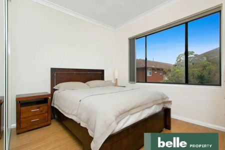 MODERN 2 BEDROOM APARTMENT WITH GARAGE - Photo 2
