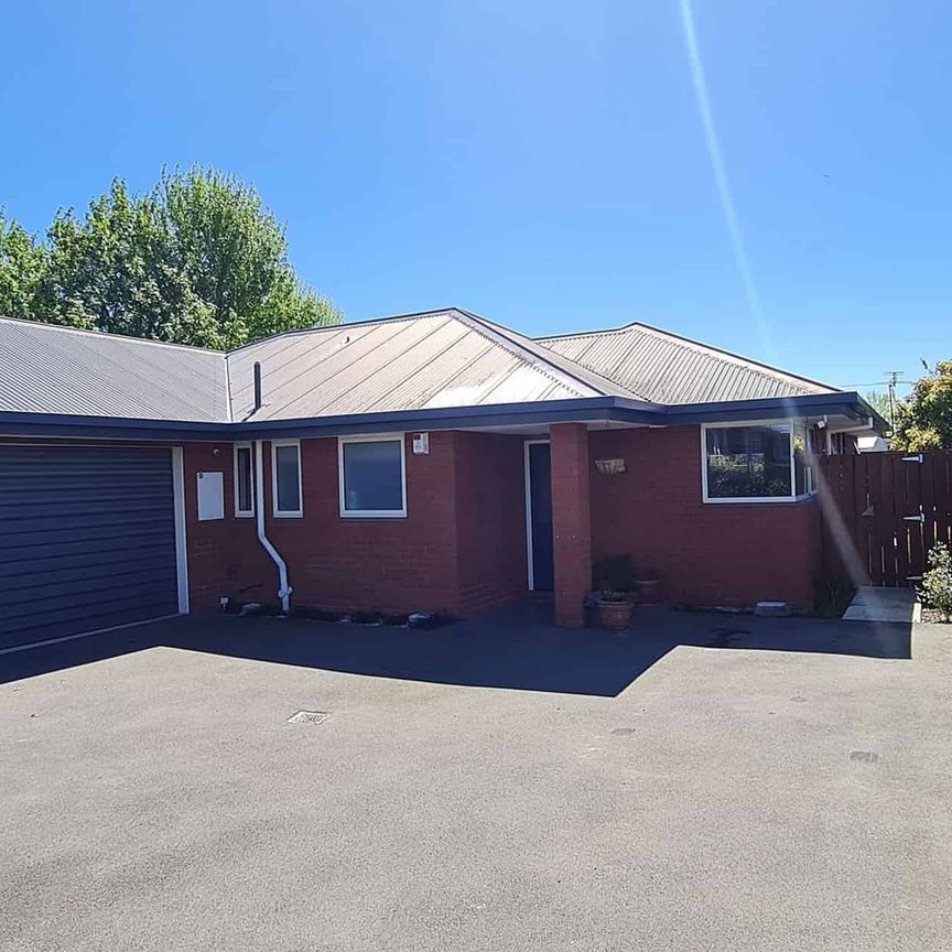 3 Bedrooms, Fully Double Glazed, Pets Negotiable - Photo 1