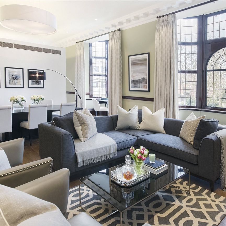 A Grand First Floor Apartment in Chelsea - Photo 1