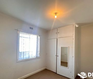 Ideal and Convenient Home in Sunshine - Photo 4