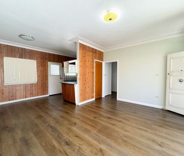 Three bedroom Family Home - Photo 3
