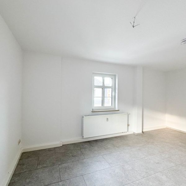 Großzügige, komplett sanierte 5-Raum-Wohnung mit zwei Bädern in Gornsdorf!! - Photo 1