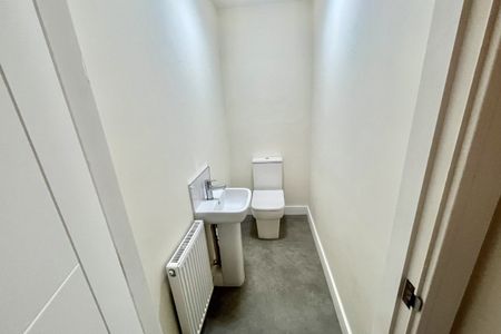 Sackville Street - Photo 5