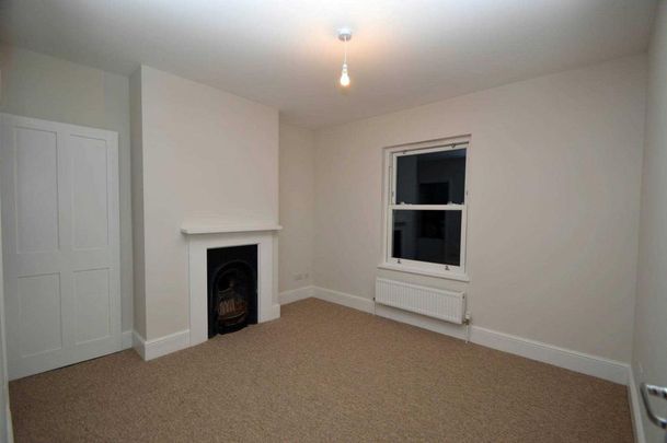 4 bedroom semi-detached house to rent - Photo 1