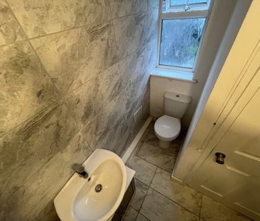 Cambria Street, Griffithstown, Pontypool - Photo 2