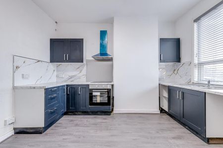 3 bedroom terraced house to rent - Photo 2