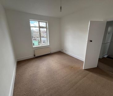 Burnway, Hornchurch, RM11 - Photo 4