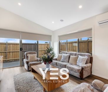MODERN FAMILY LIVING IN A CONVENIENT CLYDE LOCATION - Photo 2