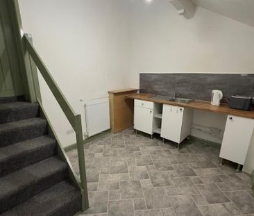 1 bedroom in a house share to rent - Photo 5