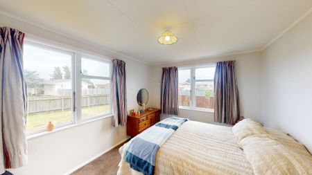 Castlecliff - 2 Bedrooms - Photo 3